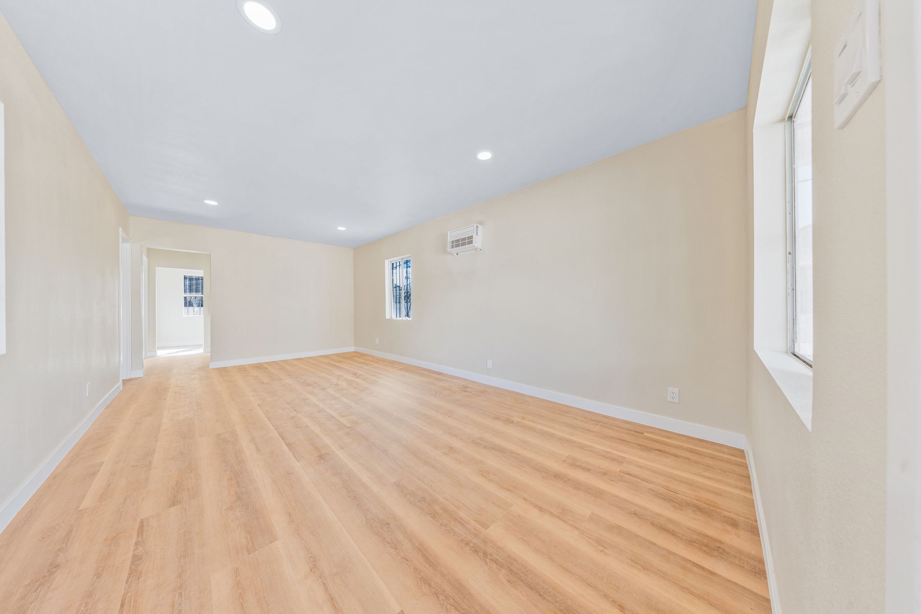 122 W 53rd Street Los Angeles — view 19