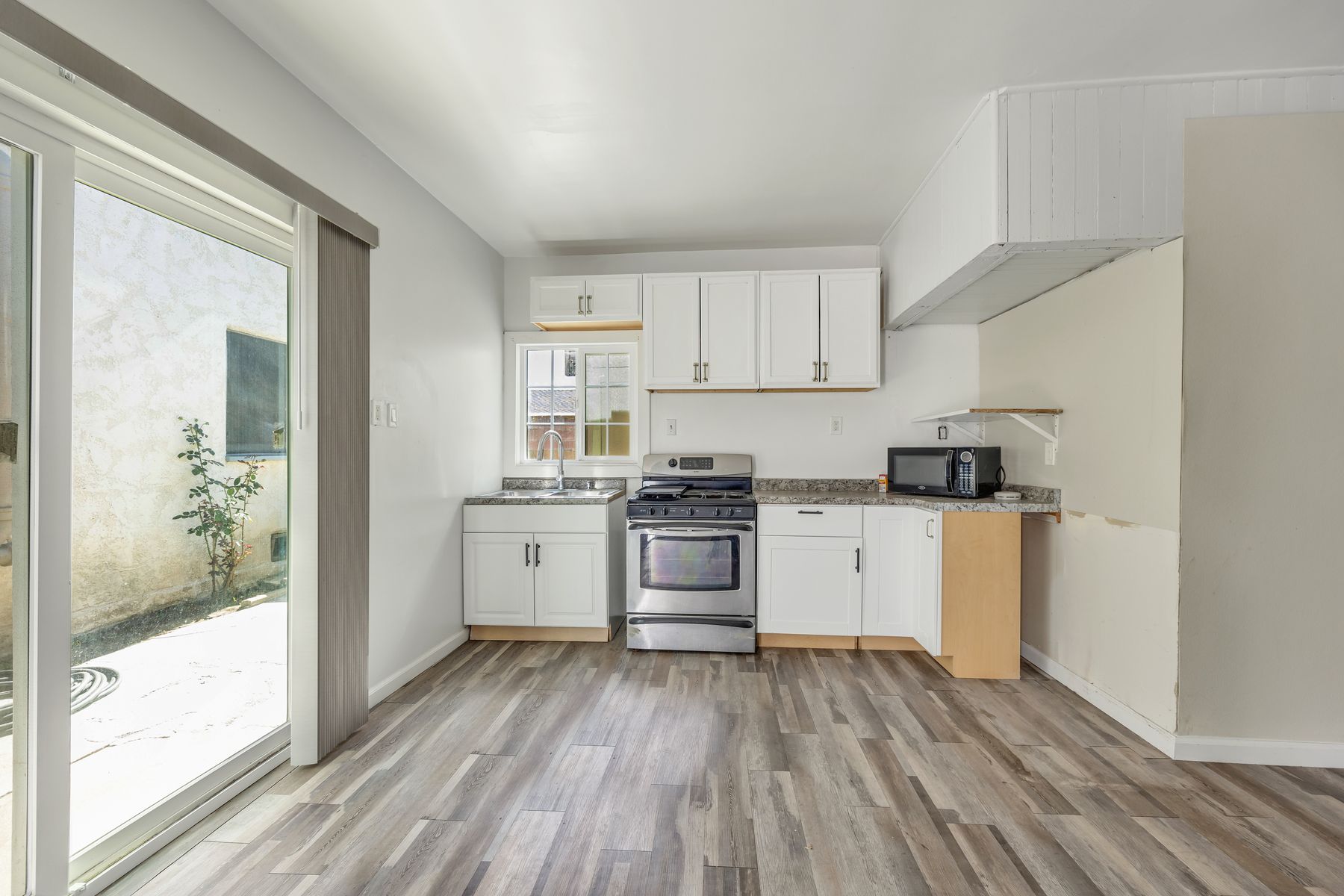 2749 Hope St Huntington Park — view 10